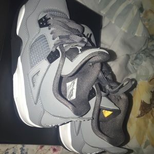 Grey Jordan 4’s